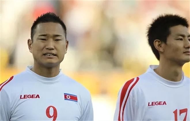 朝鲜足球队员_朝鲜队足球_朝鲜足球运动员